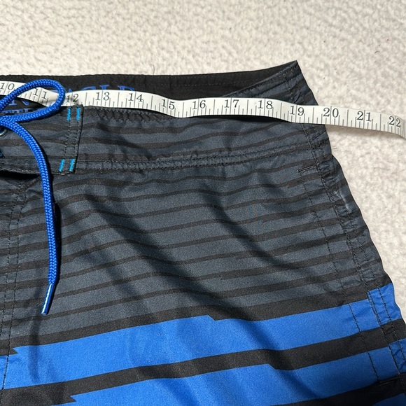 American Eagle Men’s 10” Board Shorts, EUC (Looks New), Size XL - Picture 6 of 9